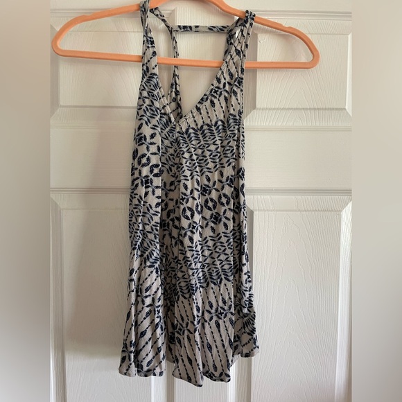 Flowy v-neck - Picture 1 of 3